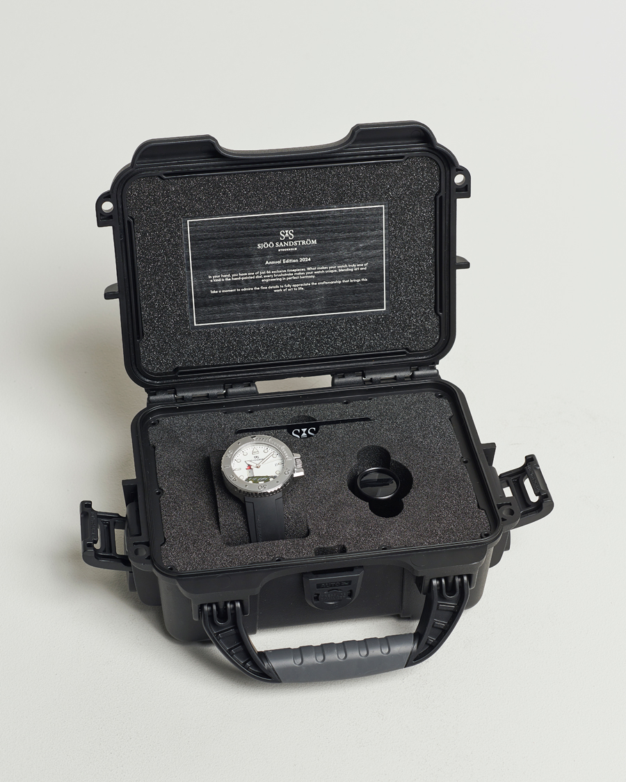 Men | Sjöö Sandström Landsort Annual Edition White/Black | Sjöö Sandström | Landsort Annual Edition White/Black