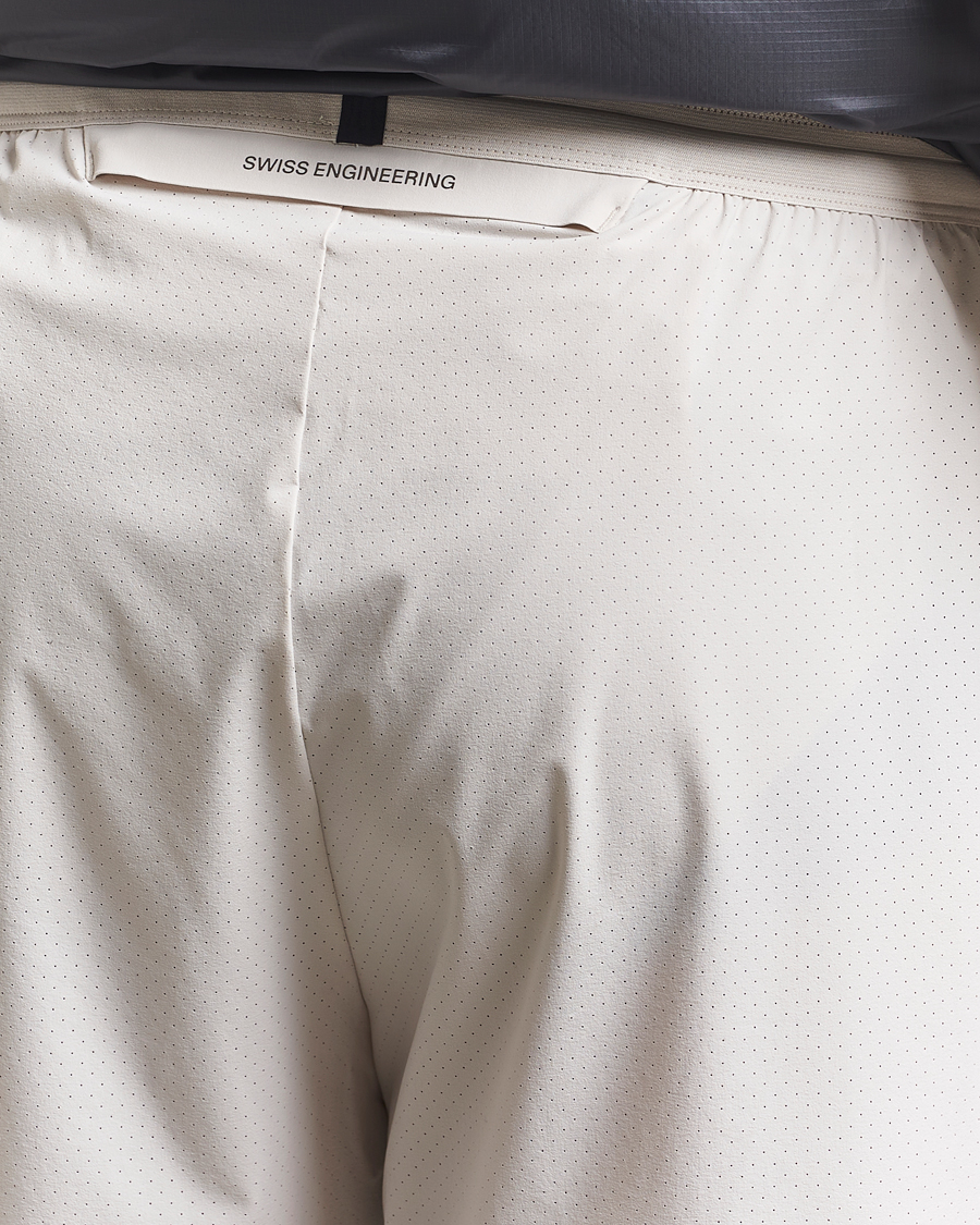 Men | Shorts | On | Performance 7 Inch Shorts Silver