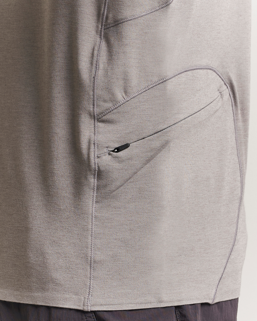Men | T-Shirts | Oakley | Latitude Flight Shell T-Shirt Cement