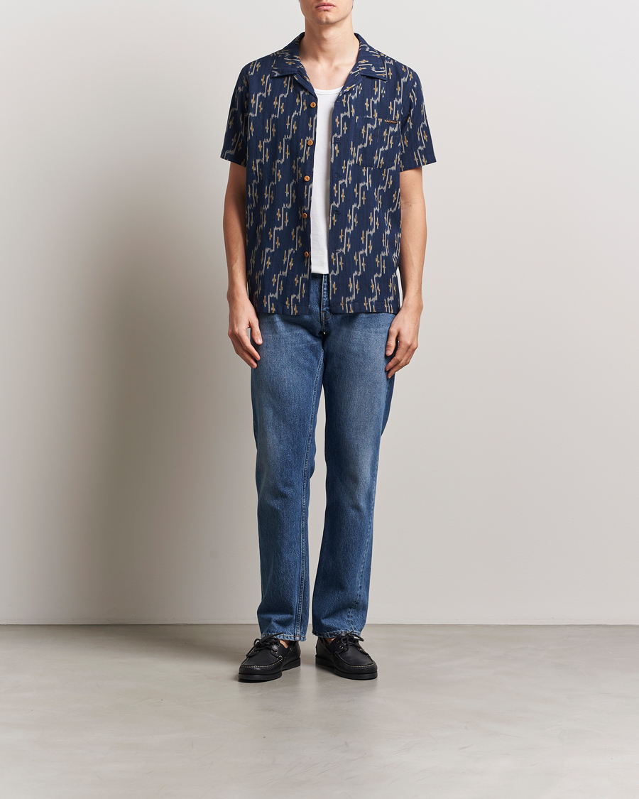 Men | Shirts | Nudie Jeans | Arvid Printed Short Sleeve Shirt Blueberry