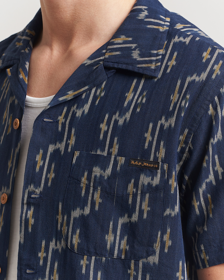 Men | Shirts | Nudie Jeans | Arvid Printed Short Sleeve Shirt Blueberry