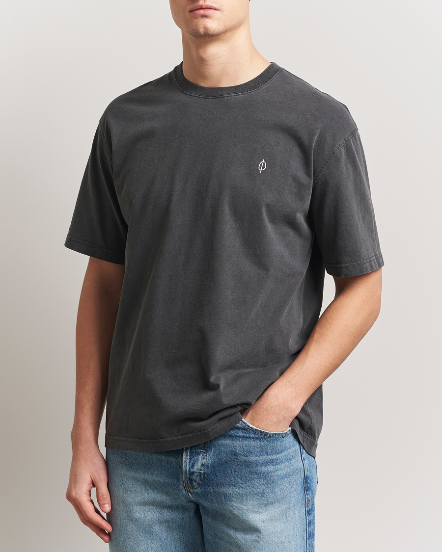 Men | T-Shirts | Samsøe Samsøe | Wandering Printed Crew Neck T-Shirt Washed Black
