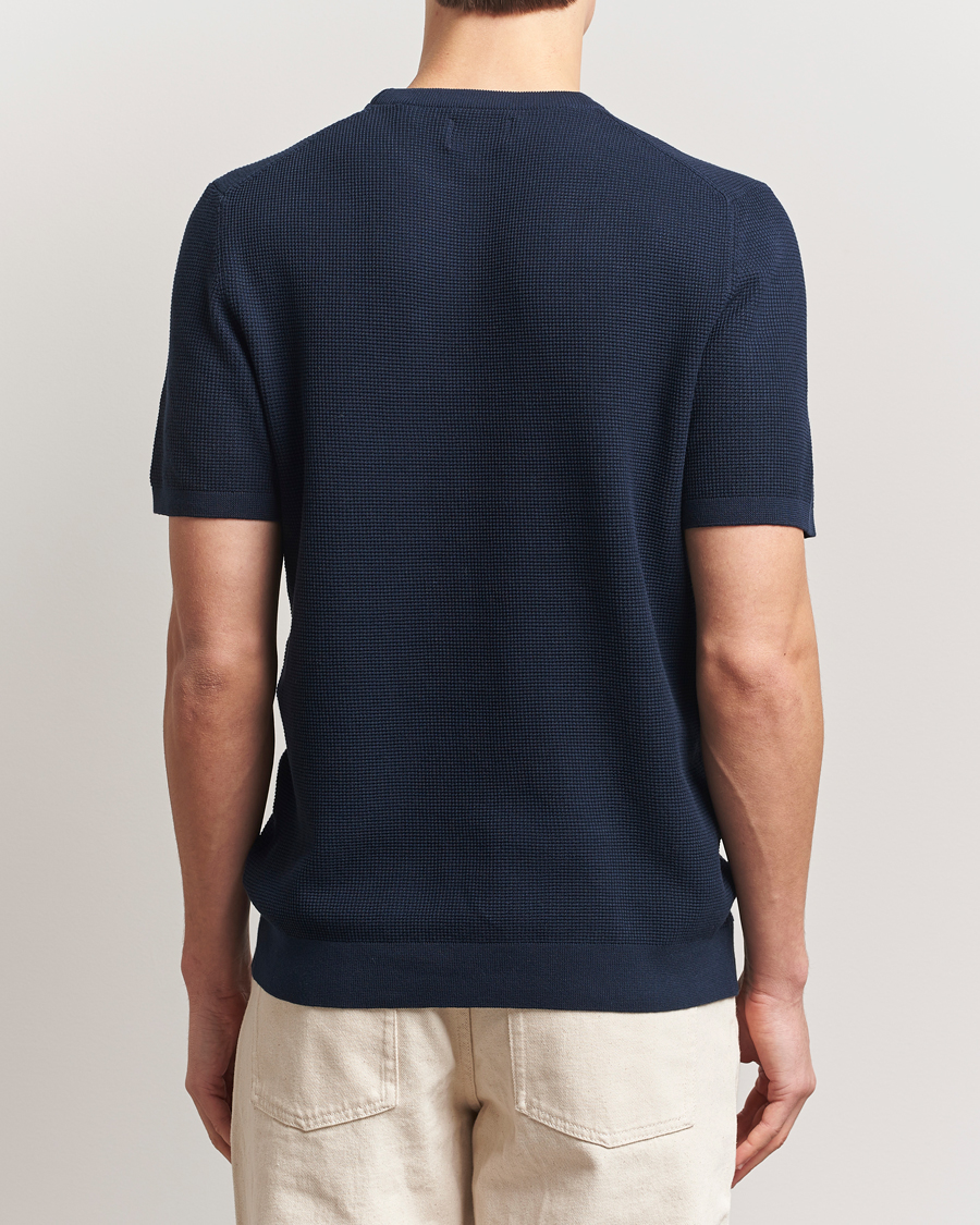 Men | T-Shirts | GANT | Micro Textured Crew Neck T-shirt Evening Blue