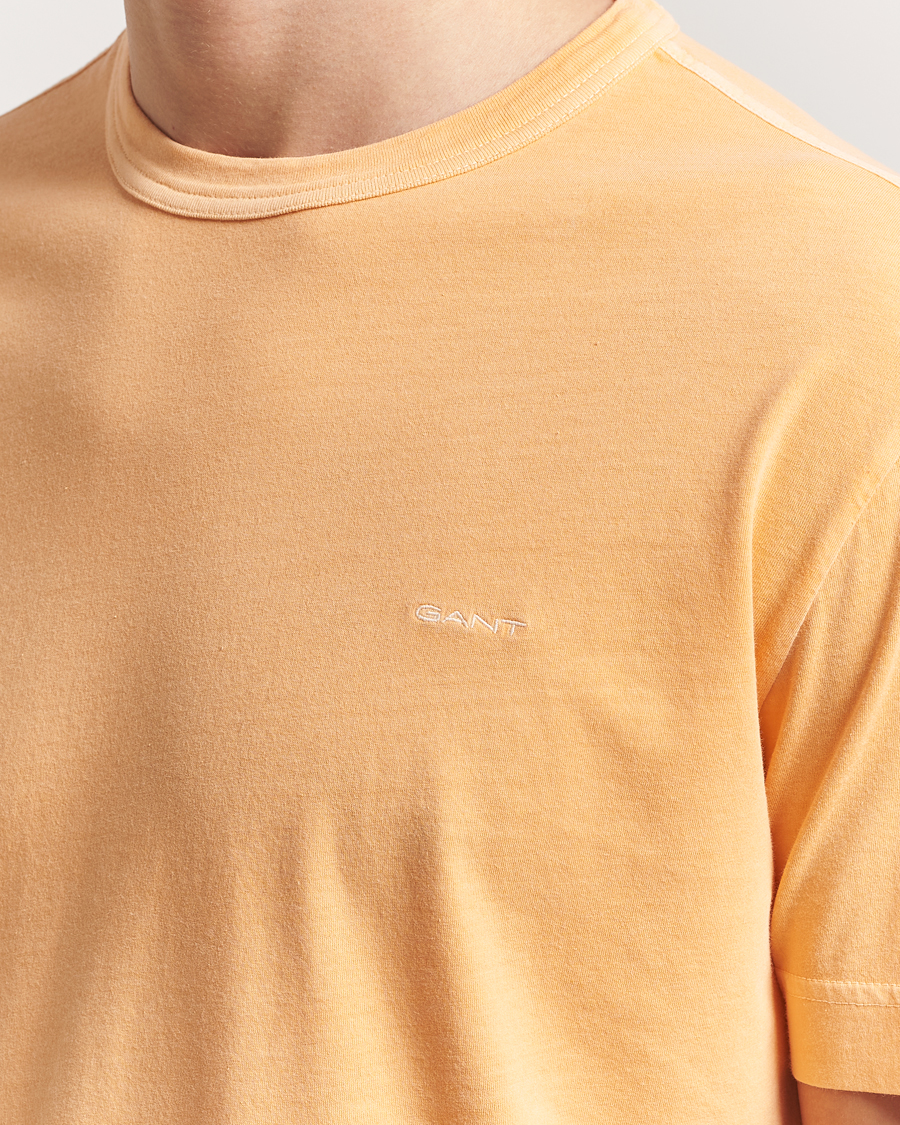 Men | T-Shirts | GANT | Sunfaded T-Shirt Peachy Orange