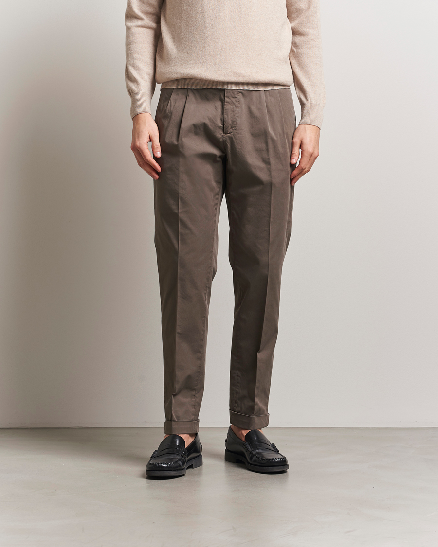 Men | Trousers | Briglia 1949 | Easy Fit Pleated Cotton Stretch Chino Brown