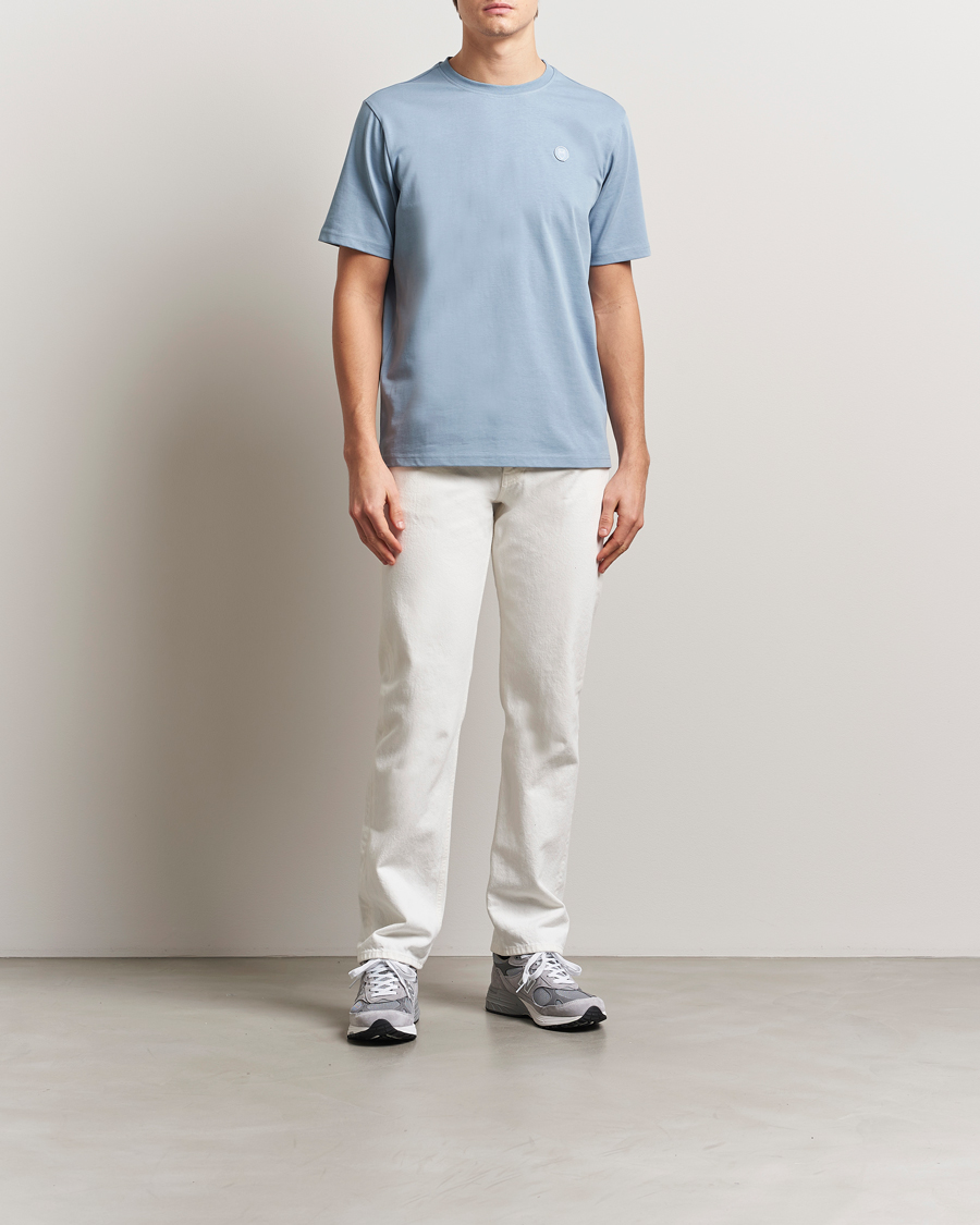 Men | T-Shirts | KnowledgeCotton Apparel | Loake Badge T-Shirt Ashley Blue