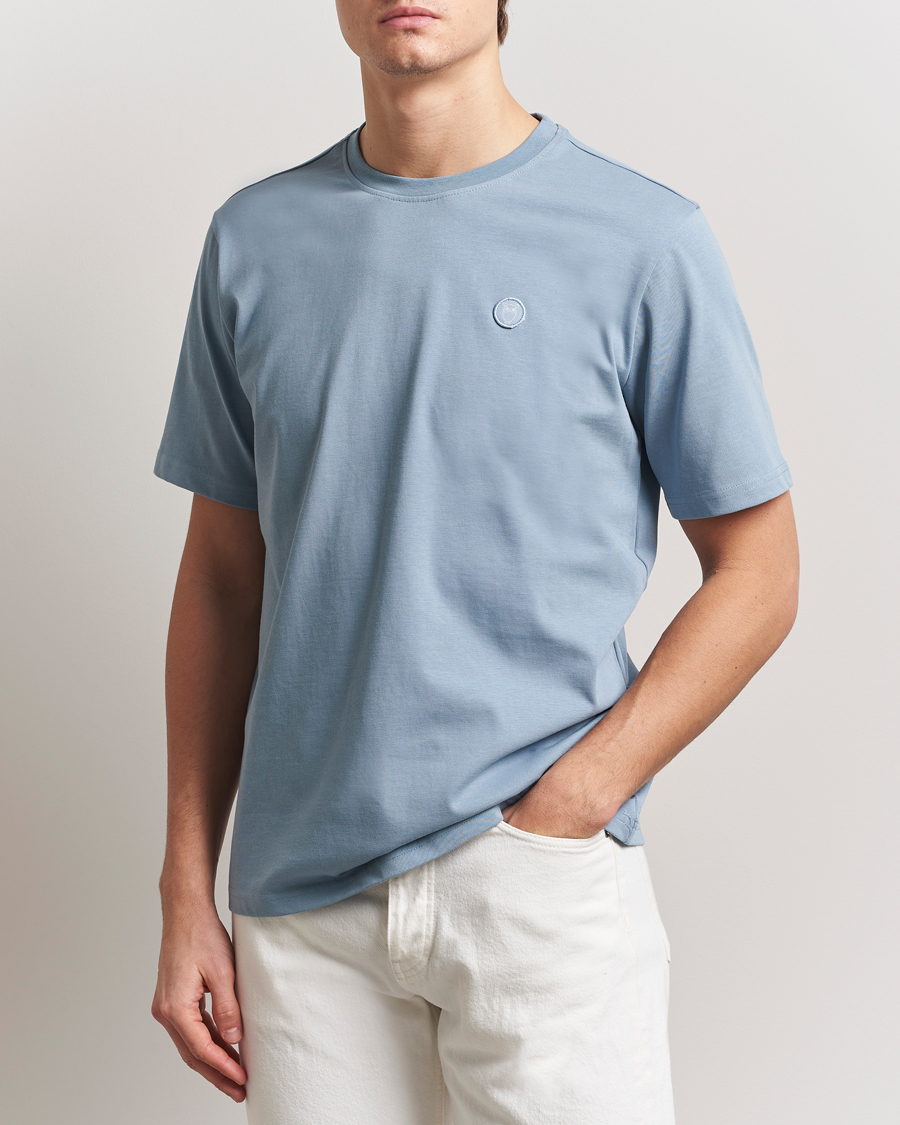 Men | T-Shirts | KnowledgeCotton Apparel | Loake Badge T-Shirt Ashley Blue