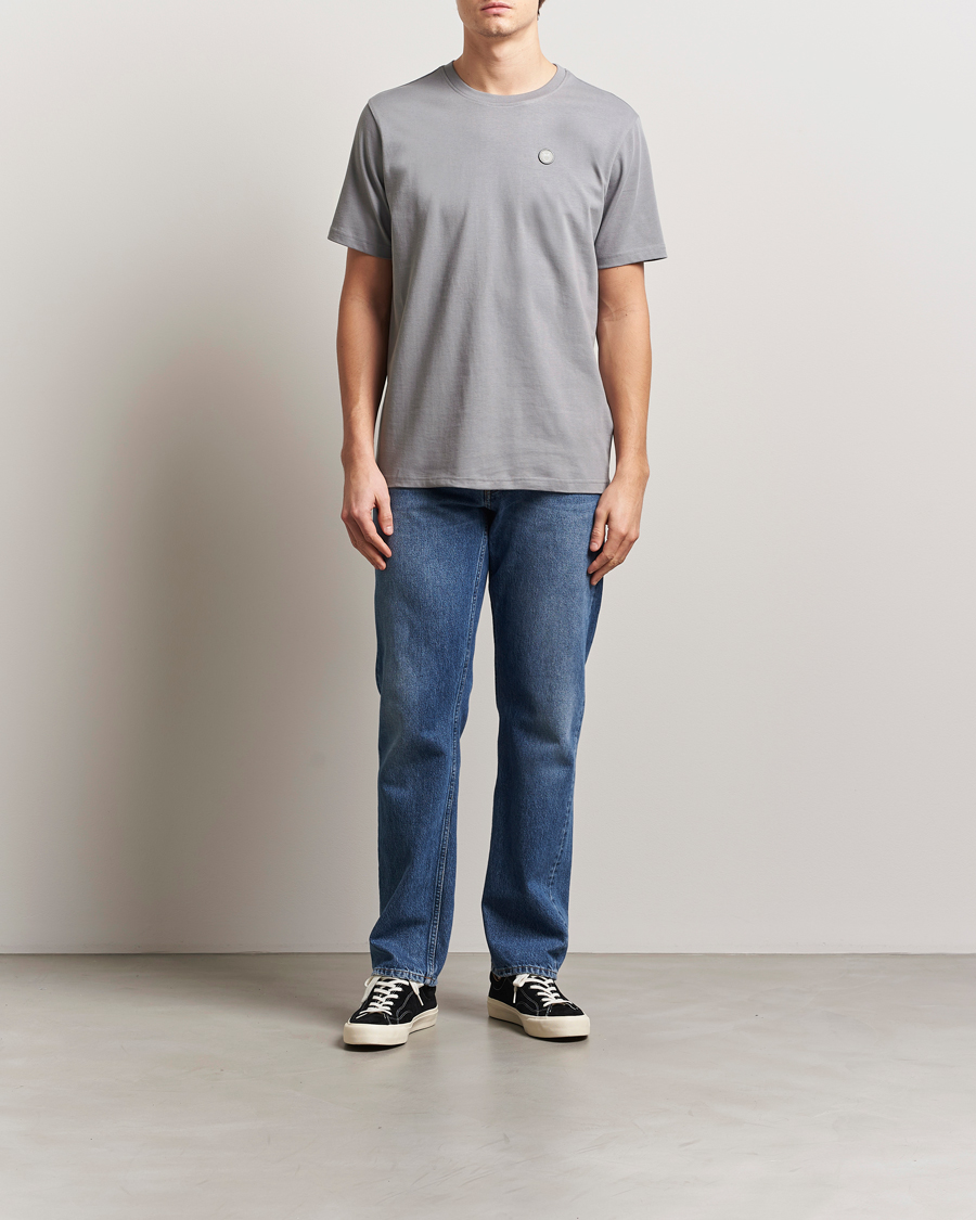 Men | T-Shirts | KnowledgeCotton Apparel | Loake Badge T-Shirt Grey
