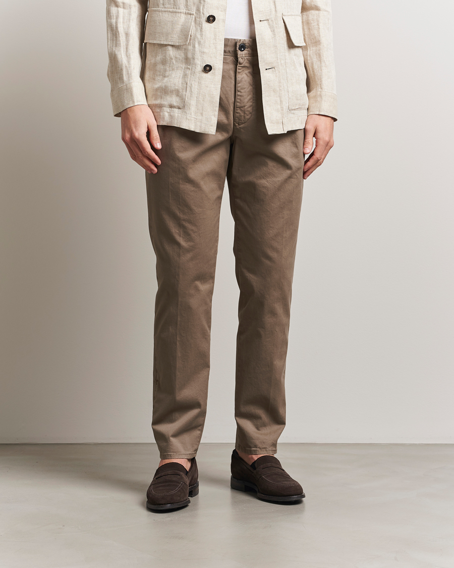 Men | Trousers | Incotex | Tapered Fit Pleated Slacks Brown