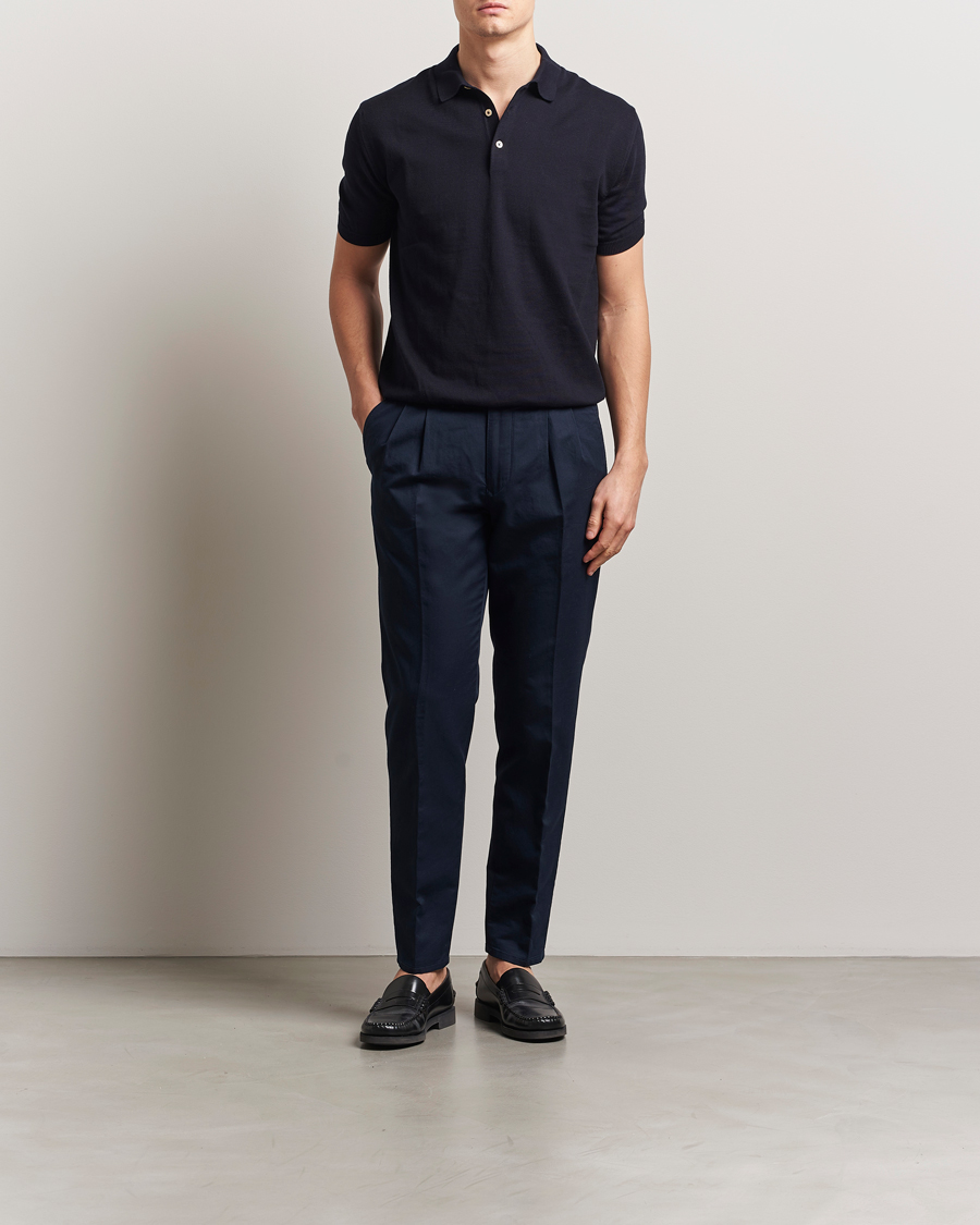 Men | Trousers | Incotex | Tapered Fit Pleated Linen Slacks Navy