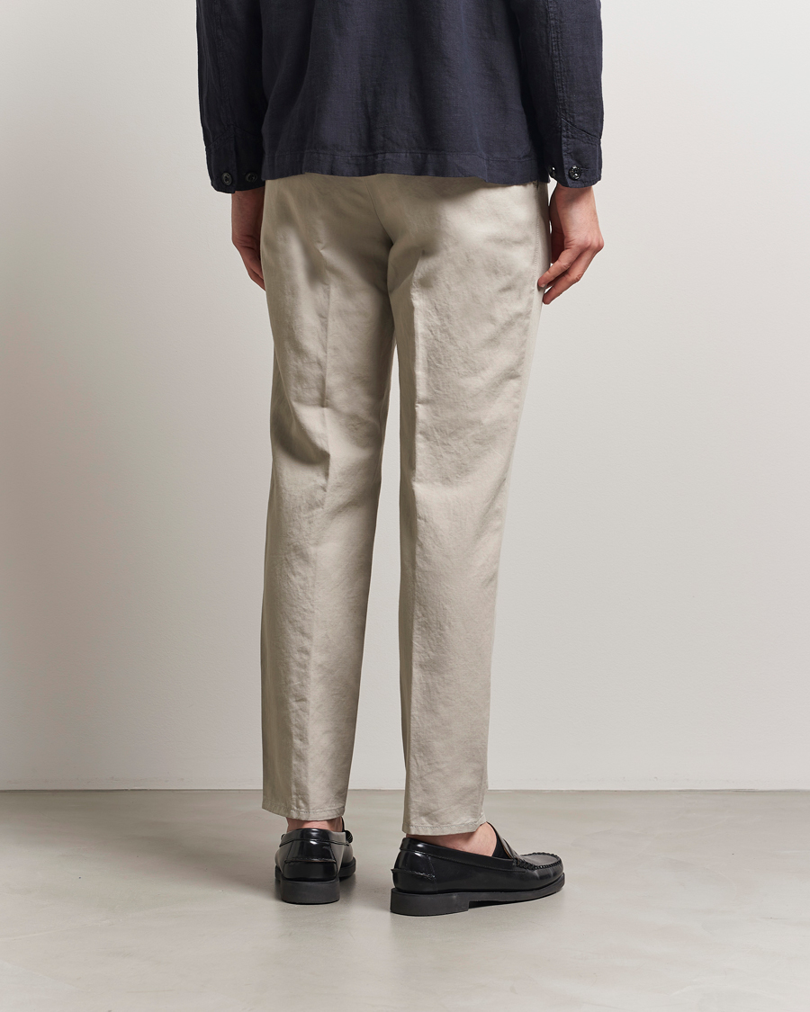 Men | Trousers | Incotex | Tapered Fit Pleated Linen Slacks Light Beige
