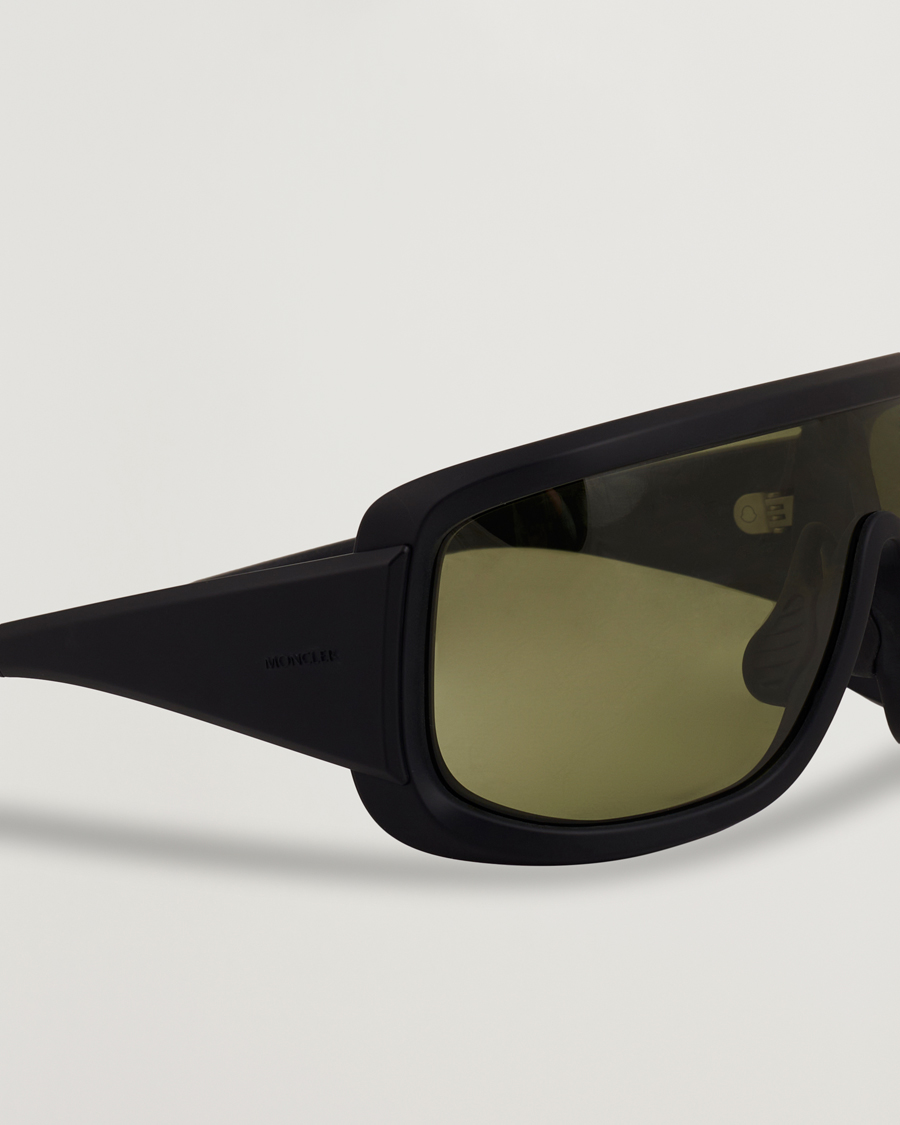 Men | Sunglasses | Moncler Lunettes | Snowseeker Sunglasses Matte Black