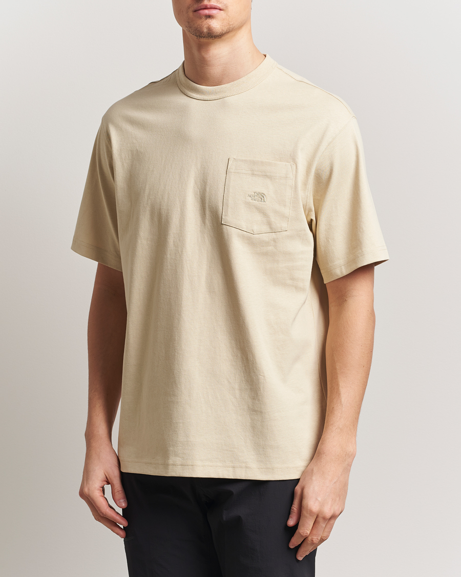 Men | T-Shirts | The North Face | Relaxed Pocket T-Shirt Gravel