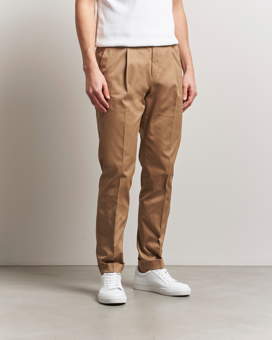Men | Trousers | Tiger of Sweden | Tenuta Pleated Cotton Trousers Beige