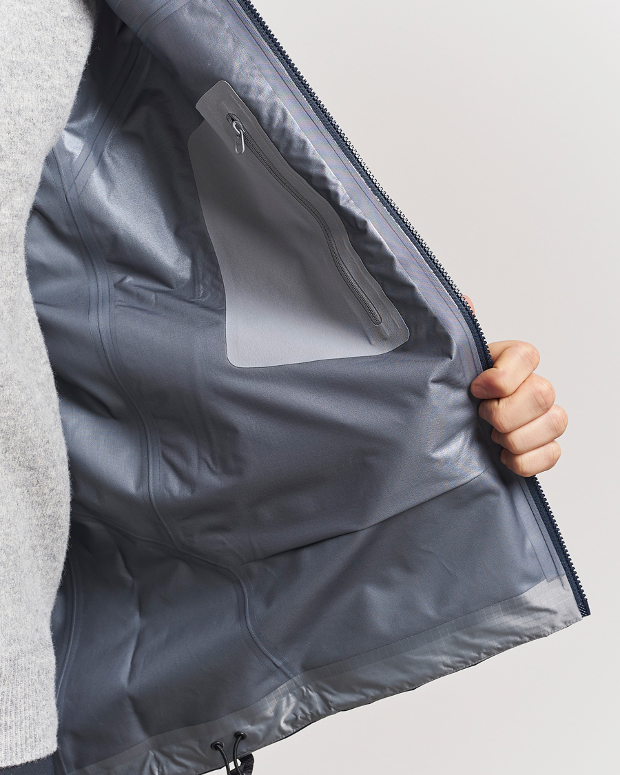 Men | Coats & Jackets | Arc'teryx | Beta Gore-Tex Jacket Black Sapphire