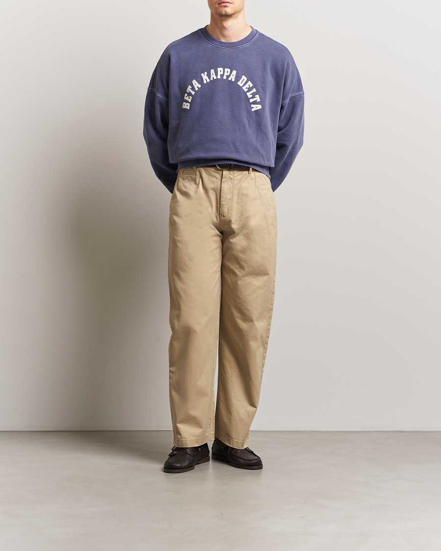 Men | Trousers | GANT 240 Mulberry Street | Relaxed Fit Cotton Twill Chinos Woody Beige