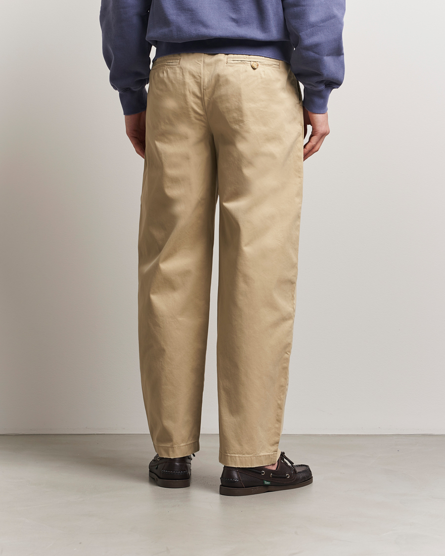 Men | Trousers | GANT 240 Mulberry Street | Relaxed Fit Cotton Twill Chinos Woody Beige