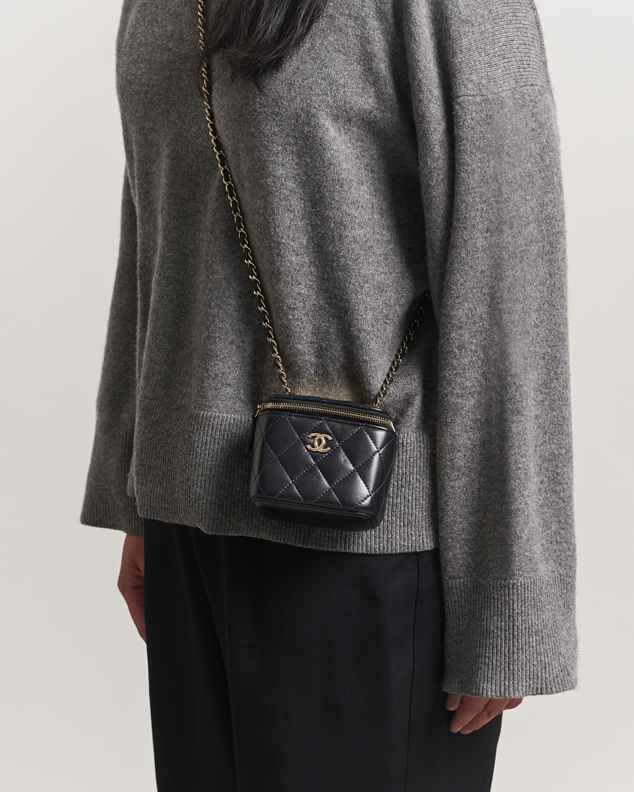 Men | Chanel Pre-Owned Vanity Chain Shoulder Bag Lambskin Matelassé Black | Chanel Pre-Owned | Vanity Chain Shoulder Bag Lambskin Matelassé Black