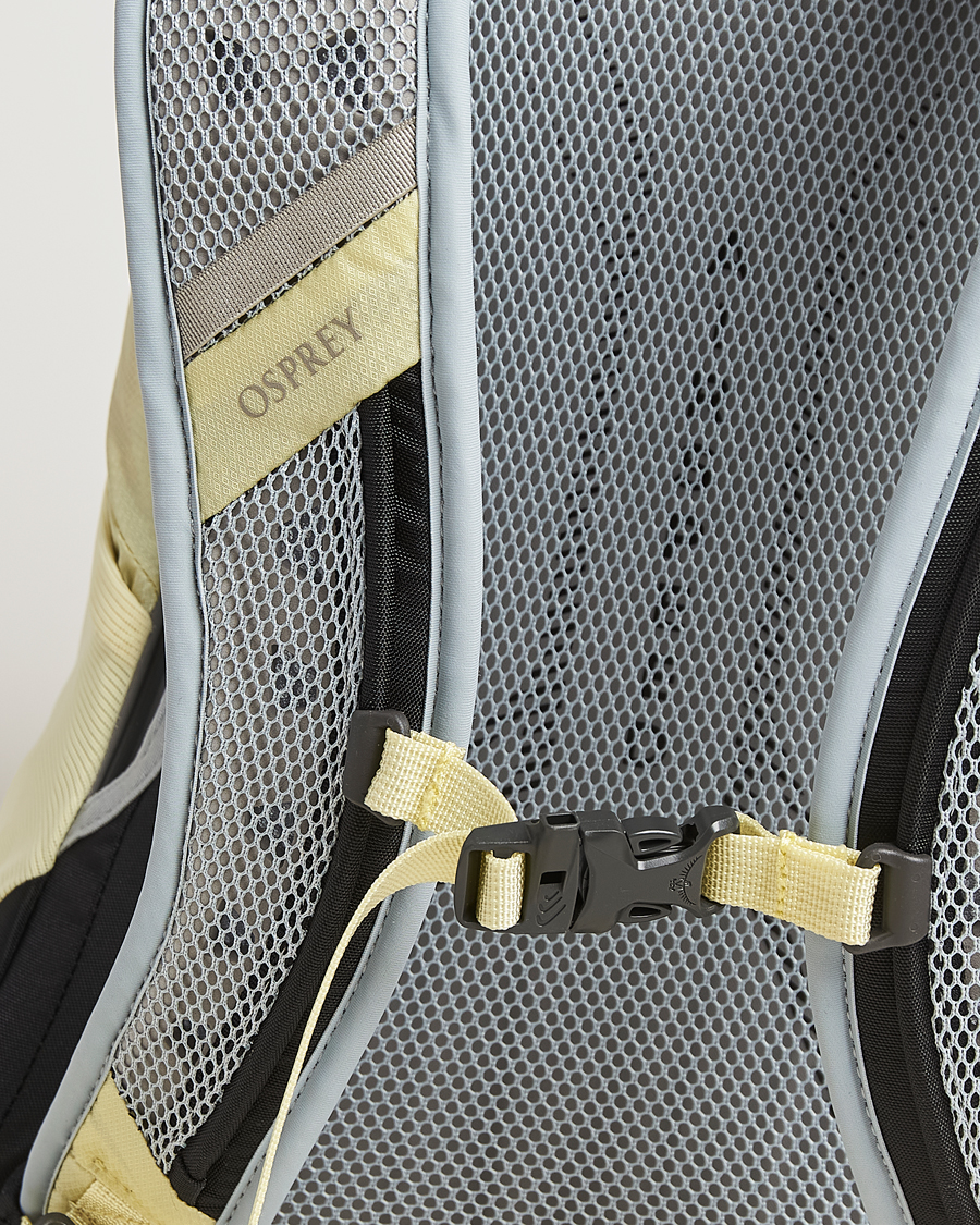 Men | Bags | Osprey | HikeLite 26 Stardust Yellow
