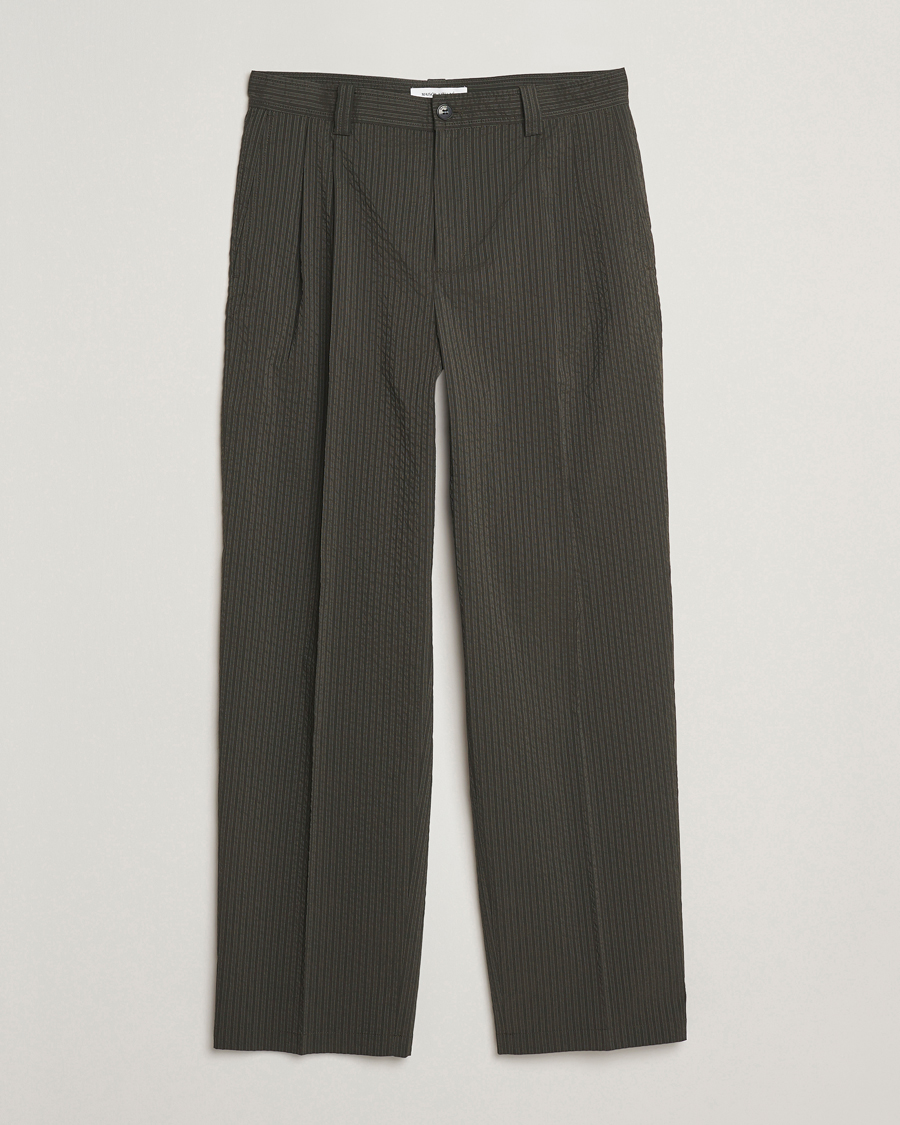 Men | Trousers | Maison Kitsuné | Relaxed Seersucker Pleated Trousers Ranger Green