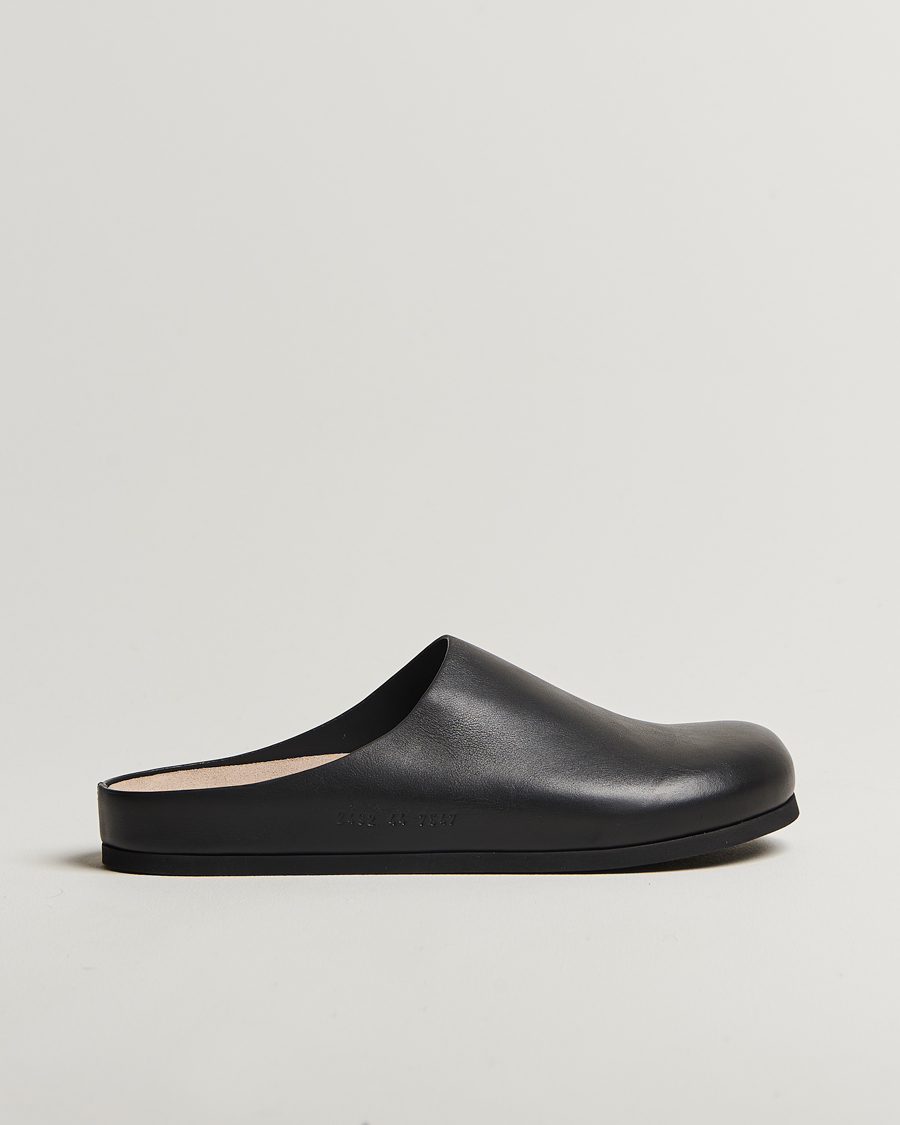 Men | Sandals & Slides | Common Projects | Leather Clog Black