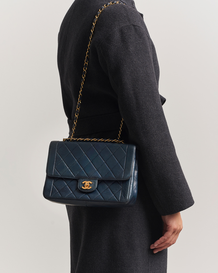 Men | Pre-Owned & Vintage Bags | Chanel Pre-Owned | Classic Medium Single Flap Bag Lambskin Navy