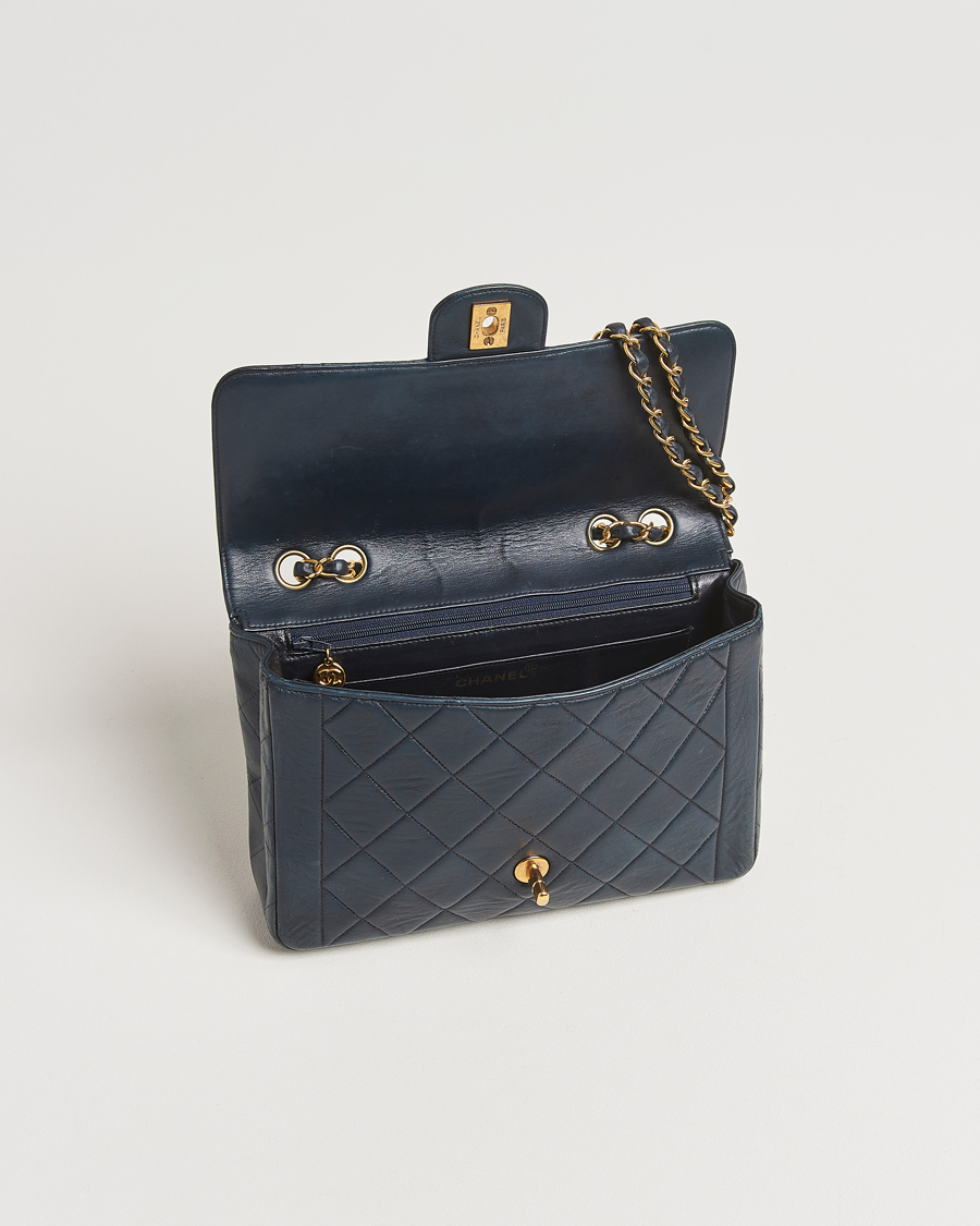 Men | Pre-Owned & Vintage Bags | Chanel Pre-Owned | Classic Medium Single Flap Bag Lambskin Navy