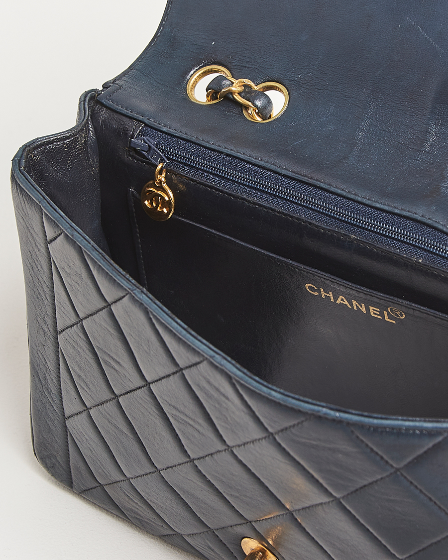 Men | Pre-Owned & Vintage Bags | Chanel Pre-Owned | Classic Medium Single Flap Bag Lambskin Navy