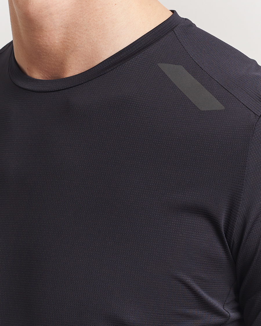 Men | T-Shirts | SOAR Running | Tech Tee Black