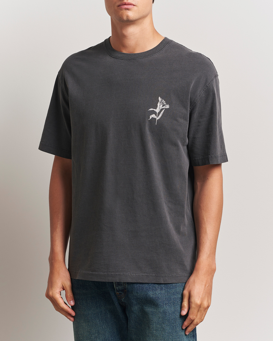 Men | T-Shirts | Samsøe Samsøe | Printed Lily Crew Neck T-Shirt Washed Black