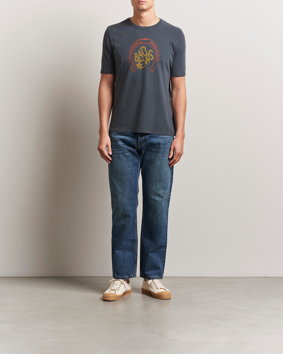 Men | T-Shirts | Nudie Jeans | Ricky Bad News T-Shirt Antracite