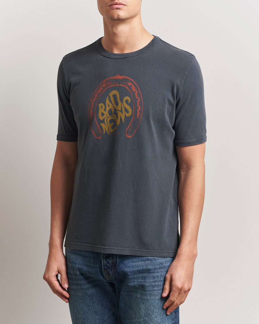 Men | T-Shirts | Nudie Jeans | Ricky Bad News T-Shirt Antracite
