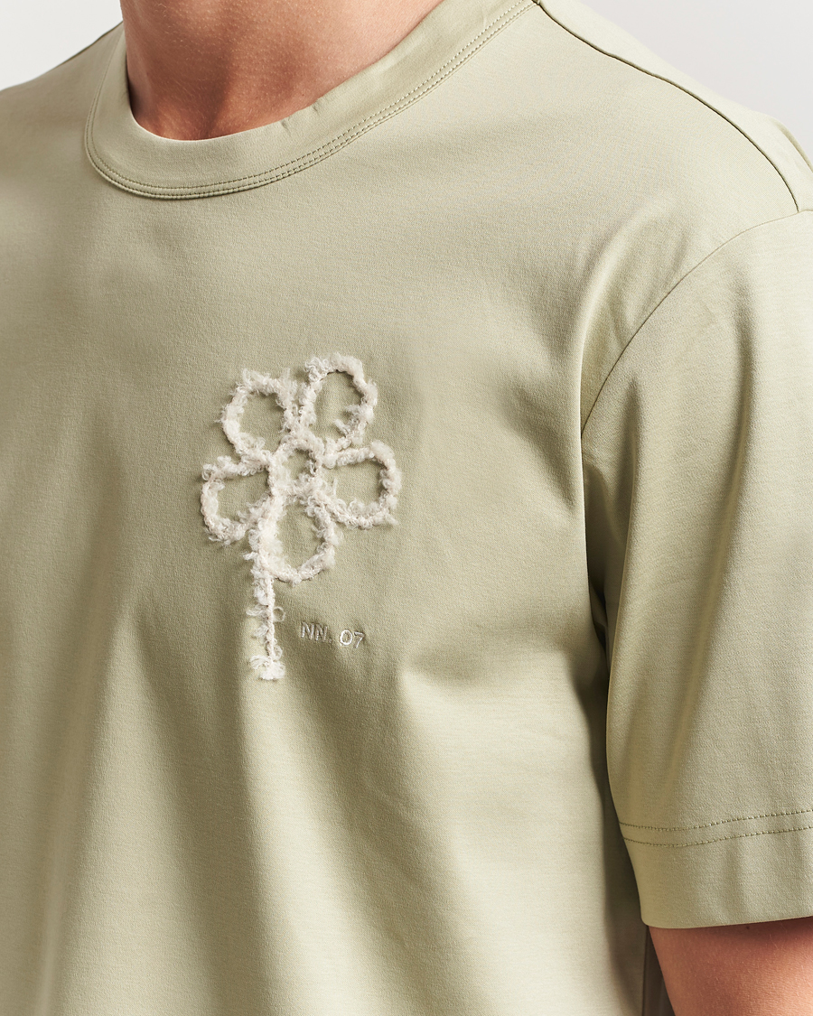 Men | T-Shirts | NN07 | Pedro Embroidered Flower T-Shirt Sage Green