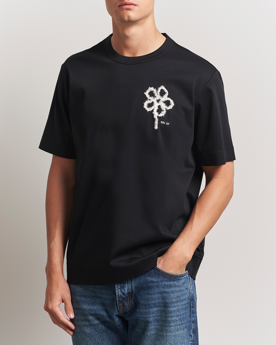 Men | T-Shirts | NN07 | Pedro Embroidered Flower T-Shirt Black