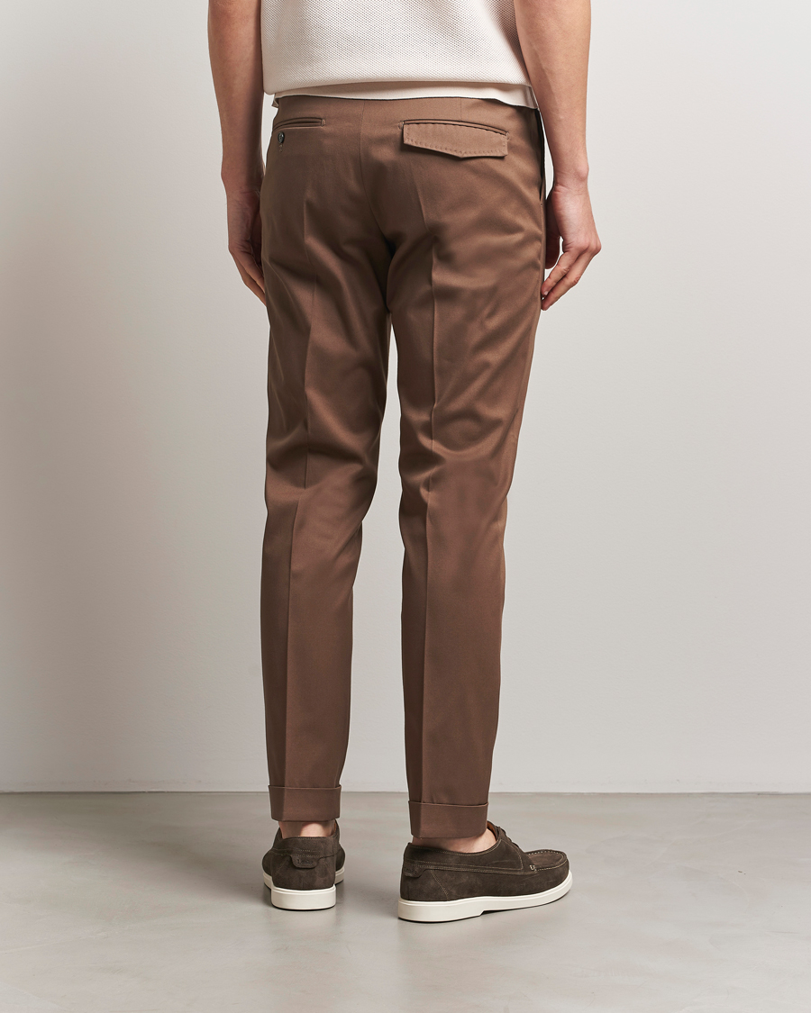 Men | Trousers | Tiger of Sweden | Tenuta Pleated Cotton Trousers Warm Brown
