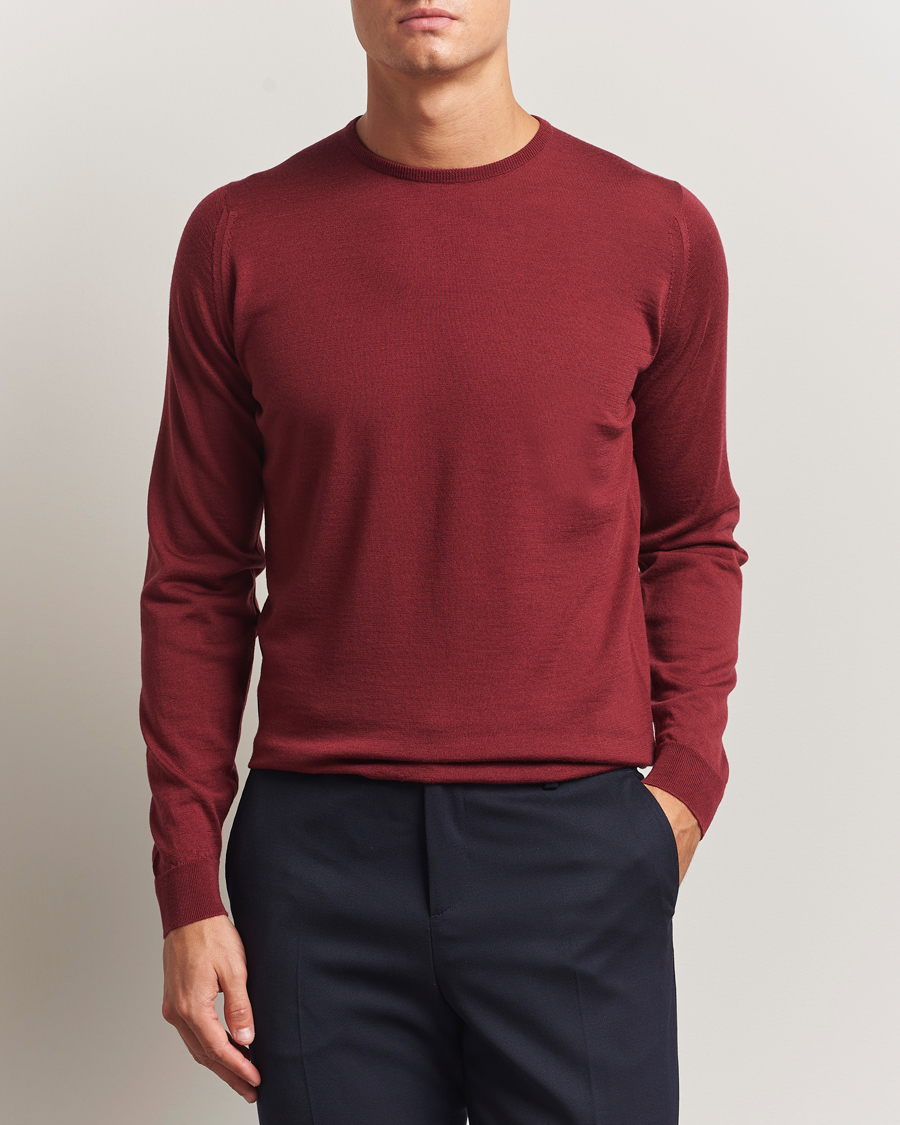 Men | Sweaters & Knitwear | John Smedley | Lundy Extra Fine Merino Crew Neck Wolf Red