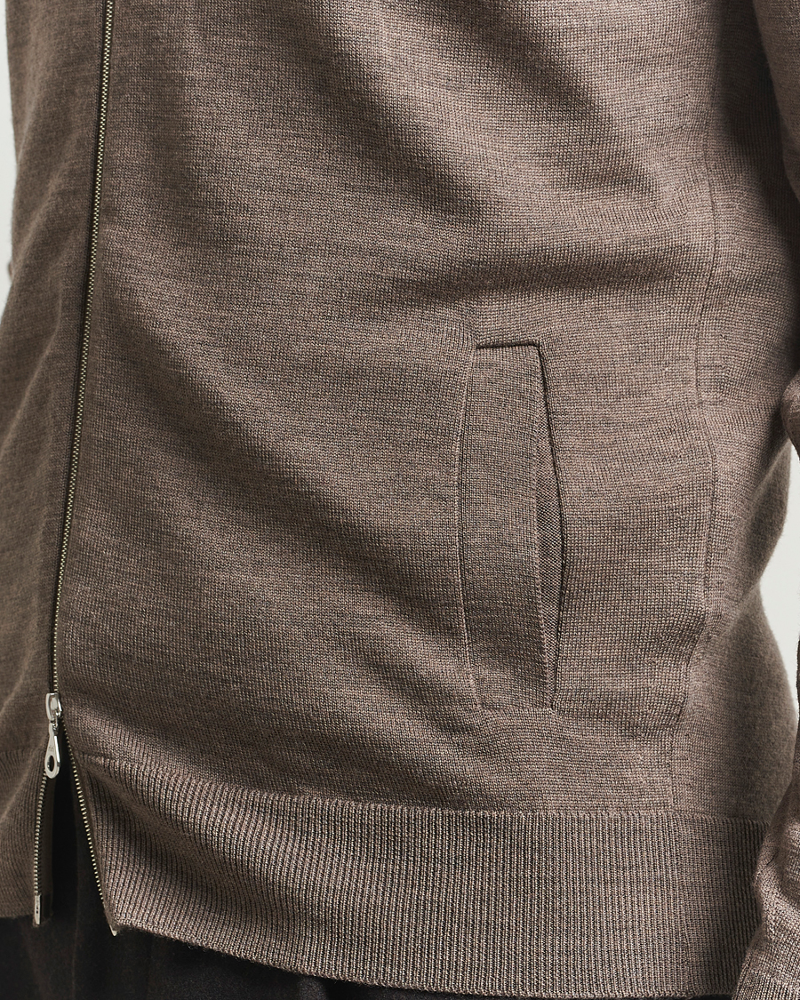 Men | Sweaters & Knitwear | John Smedley | Alston Extra Fine Merino Full Zip Mushroom Brown
