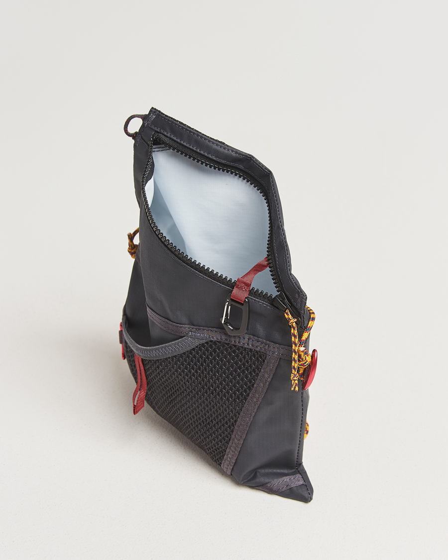 Men | Bags | Klättermusen | Hrid WP 1,5L Accessory Bag Raven