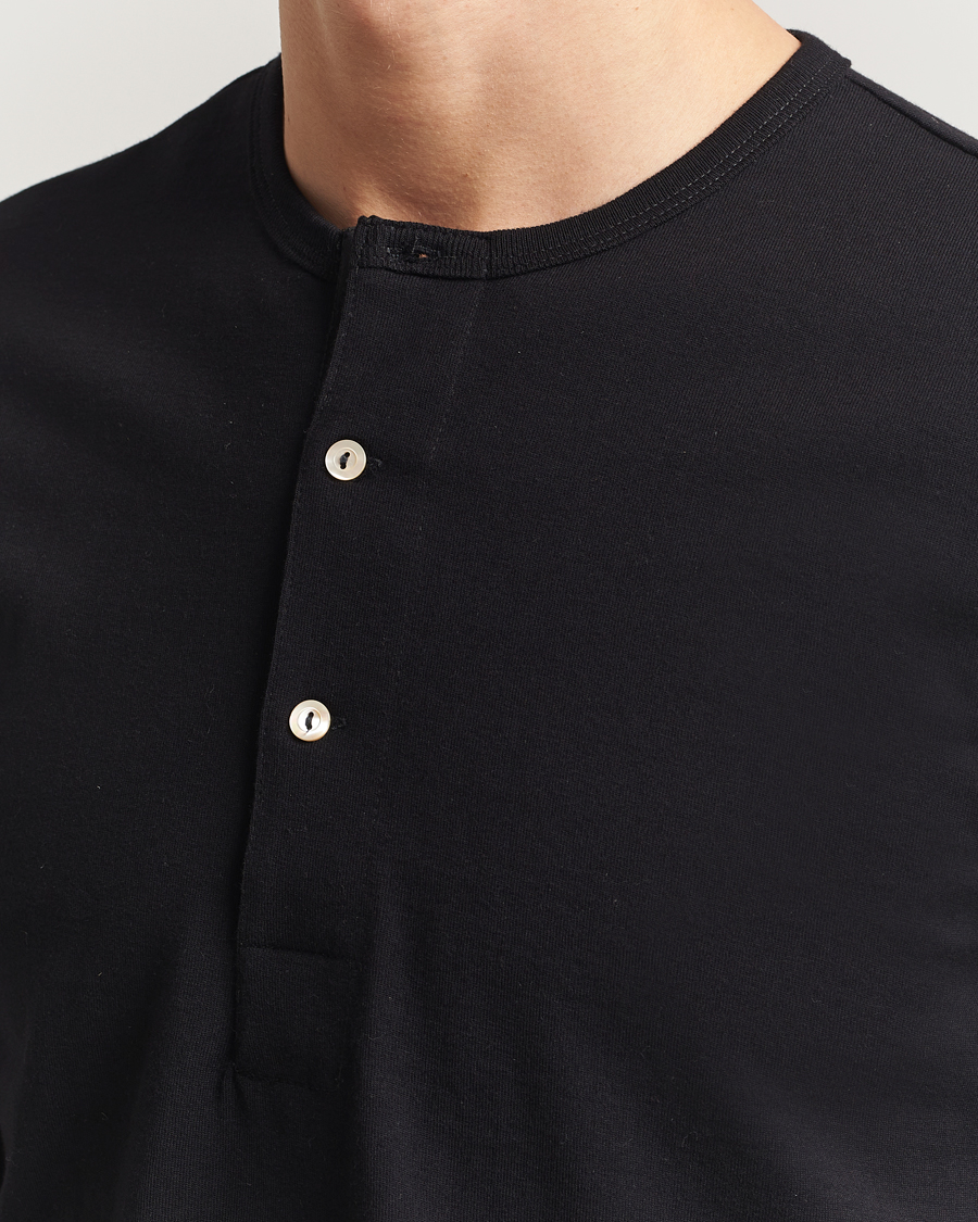 Men | Sweaters & Knitwear | Merz b. Schwanen | Classic Fit Sturdy Organic Cotton Henley Black