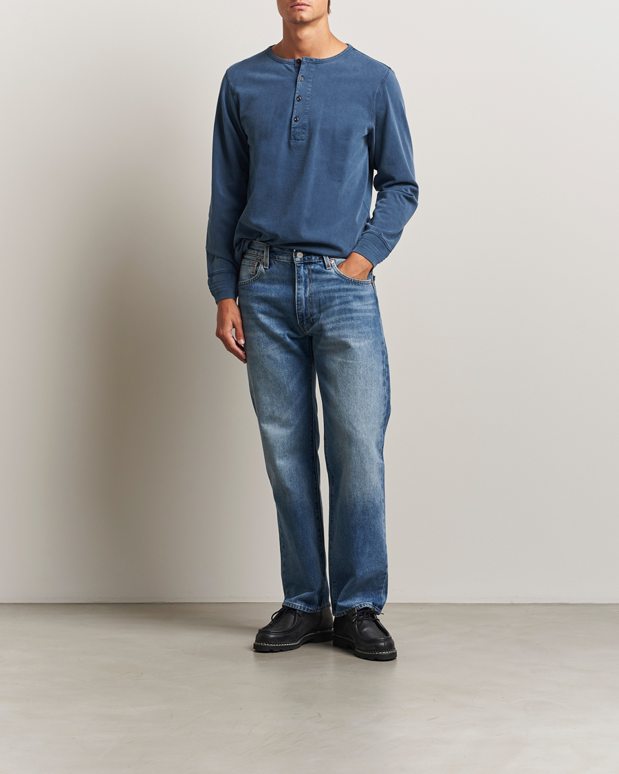 Men | Sweaters & Knitwear | Nudie Jeans | Long Sleeved Henley Washed Blue