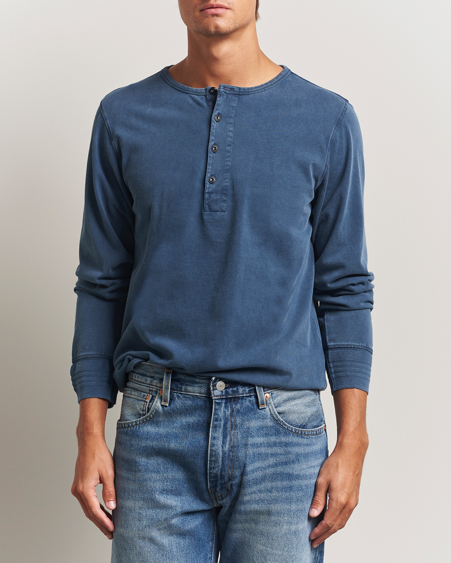 Men | Sweaters & Knitwear | Nudie Jeans | Long Sleeved Henley Washed Blue