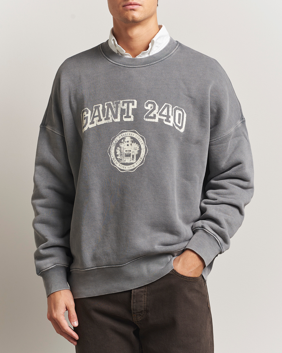 Men | Sweaters & Knitwear | GANT 240 Mulberry Street | Vintage Graphic Crew Neck Sweatshirts Steel Grey