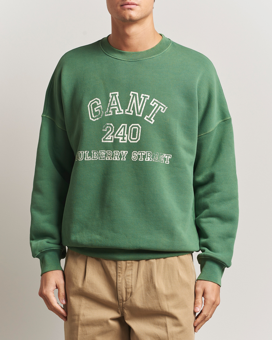 Men | Sweaters & Knitwear | GANT 240 Mulberry Street | Vintage Graphic Crew Neck Sweatshirts Forest Green