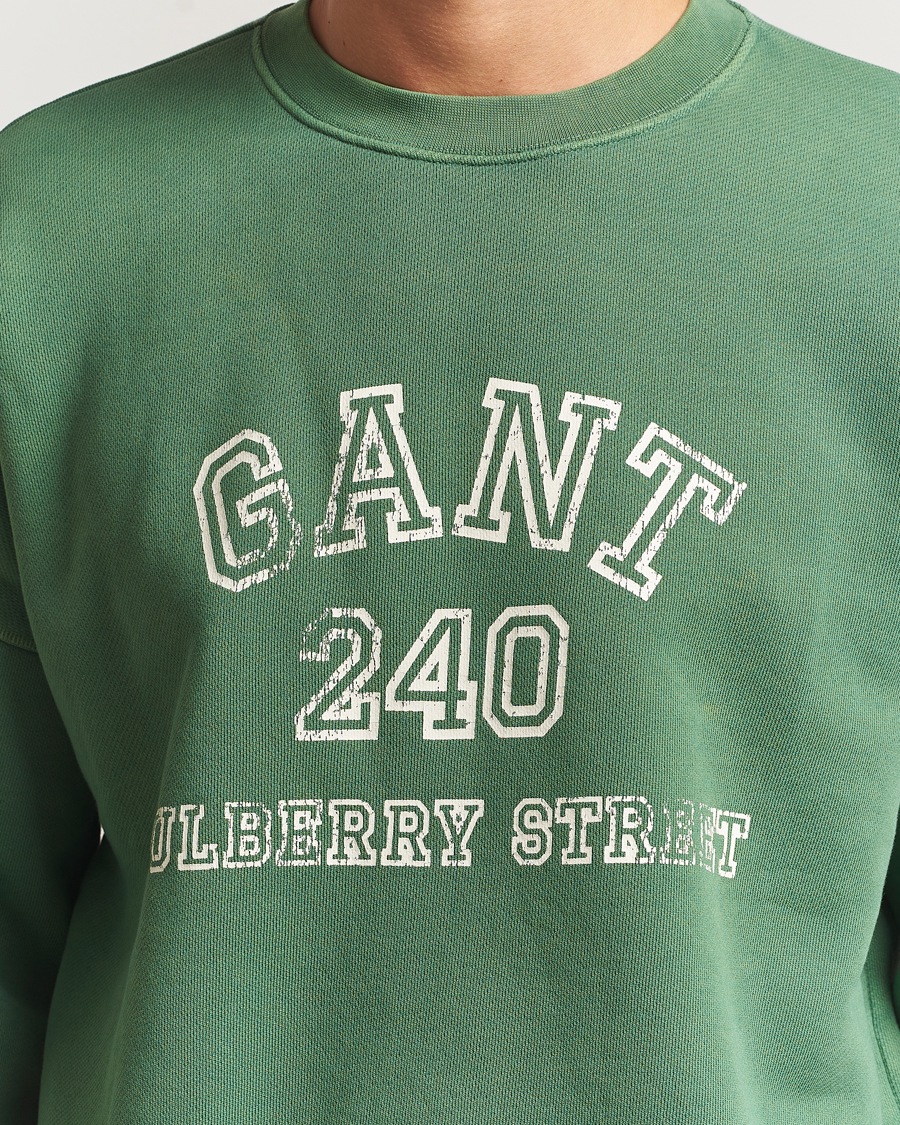 Men | Sweaters & Knitwear | GANT 240 Mulberry Street | Vintage Graphic Crew Neck Sweatshirts Forest Green