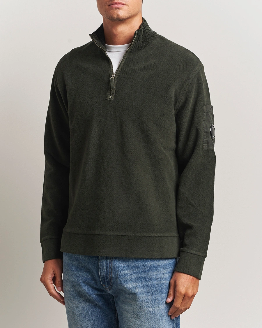 Men | Sweaters & Knitwear | C.P. Company | Brushed Emerized Diagonal Fleece Half Zip Dark Green