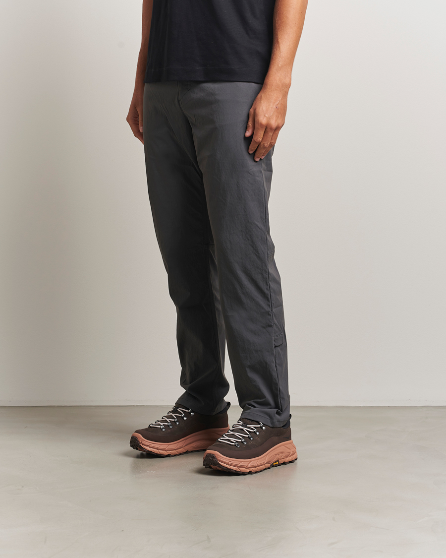 Men | Trail Sneakers | Hoka | One Tor Summit Cast Iron/Walnut