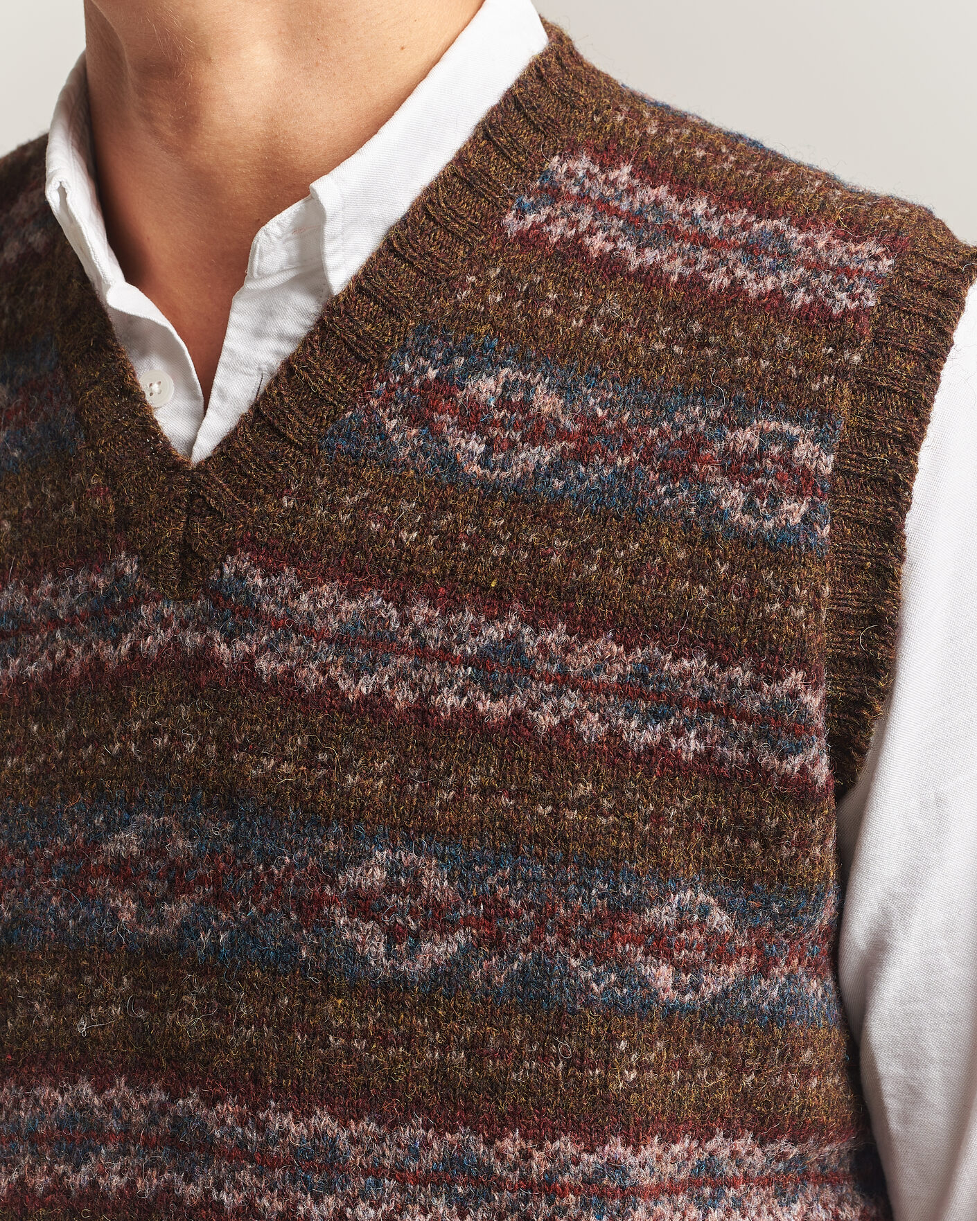 Men | Sweaters & Knitwear | Jamieson's of Shetland | Jamiesons Of Shetland All Over Fair Isle Slipover Moss Green