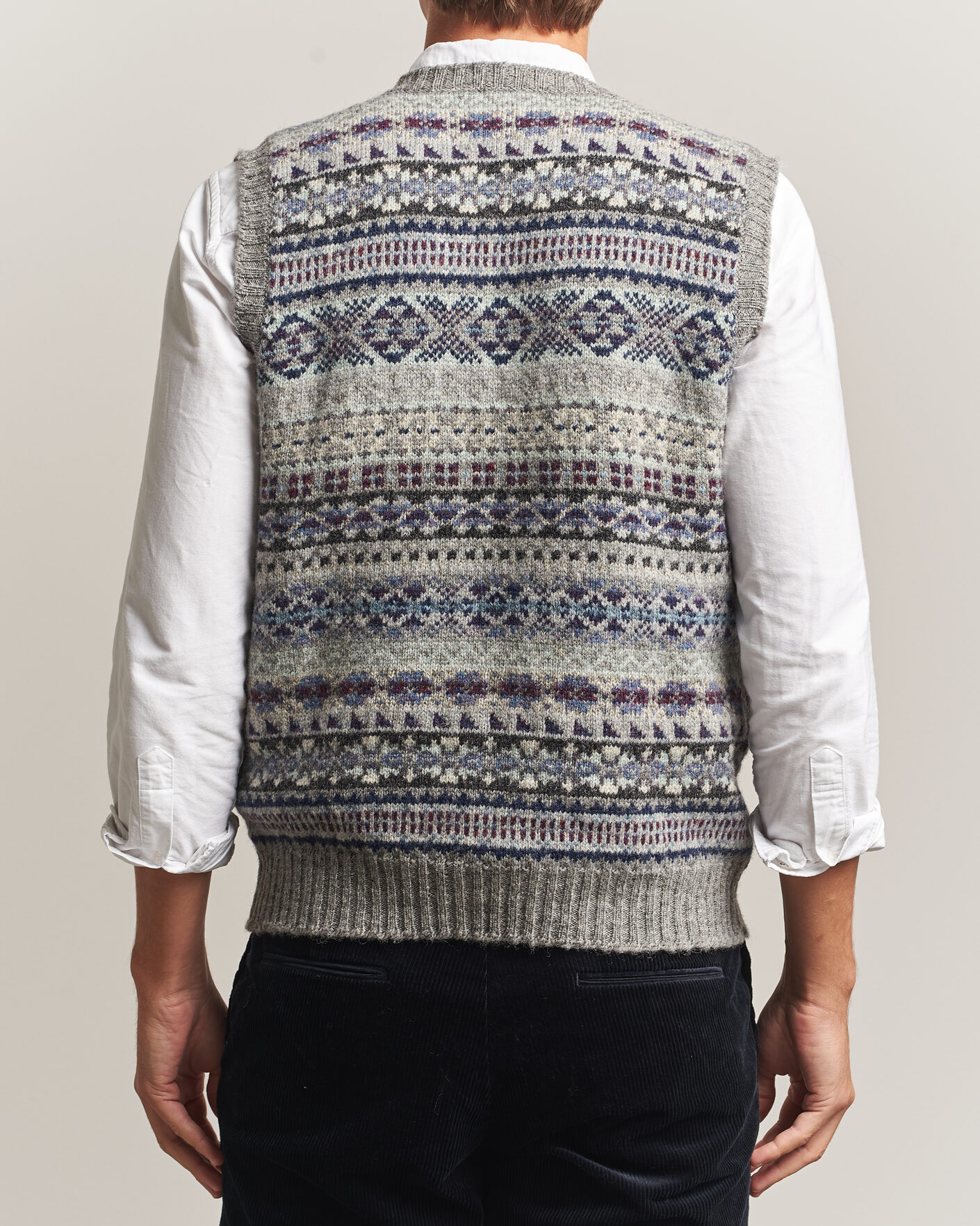 Men | Sweaters & Knitwear | Jamieson's of Shetland | Jamiesons Of Shetland All Over Fair Isle Slipover Light Grey