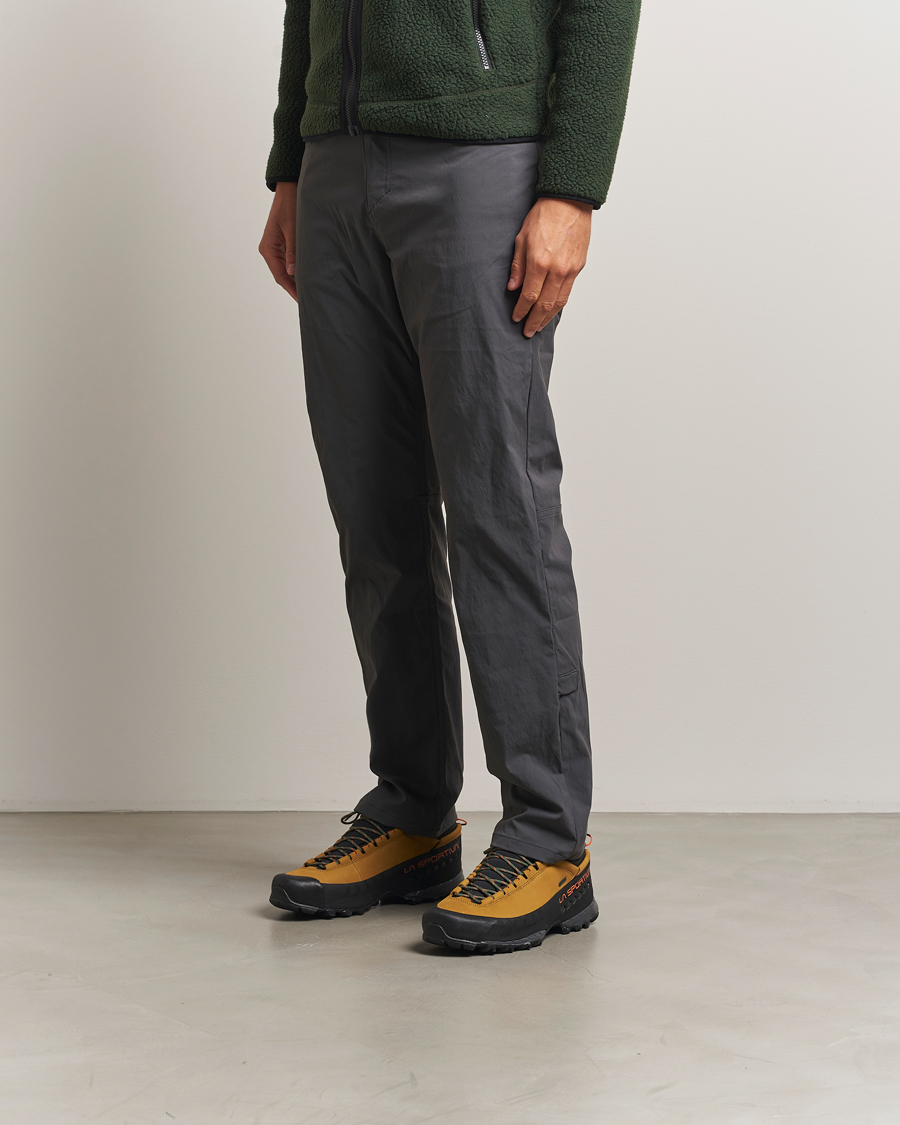 Men | Trail Sneakers | La Sportiva | TX5 GTX Hiking Shoes Savana/Tiger