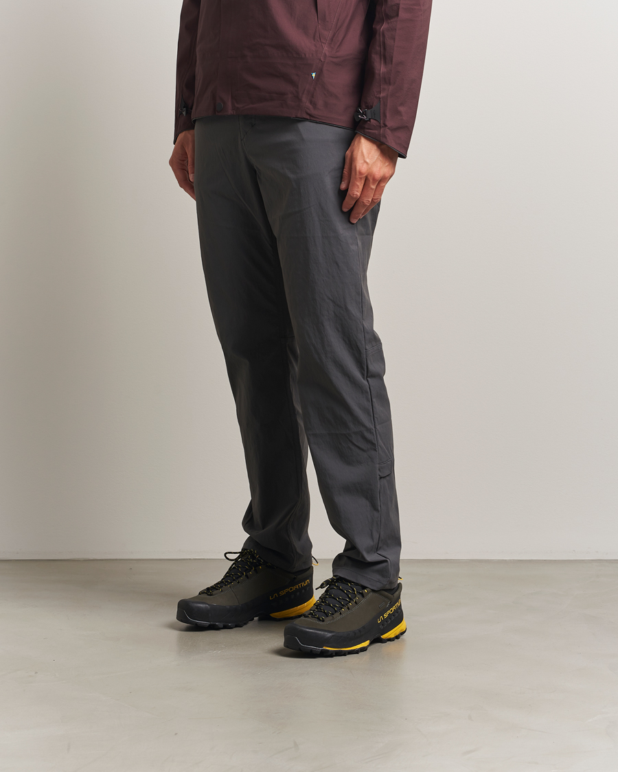 Men | Trail Sneakers | La Sportiva | TX5 GTX Hiking Shoes Carbon/Yellow